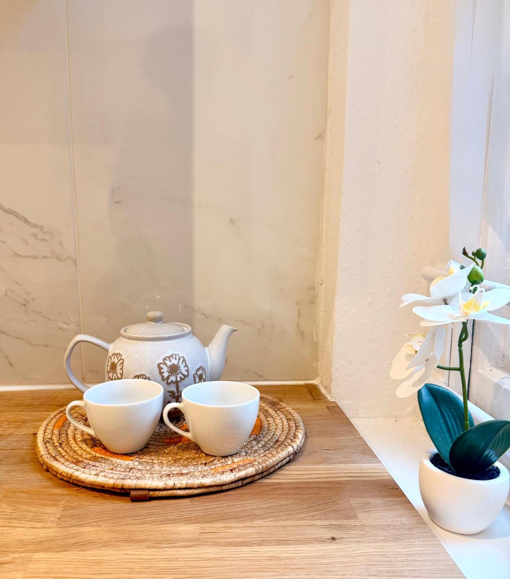 Apartment Candy Cafe *
